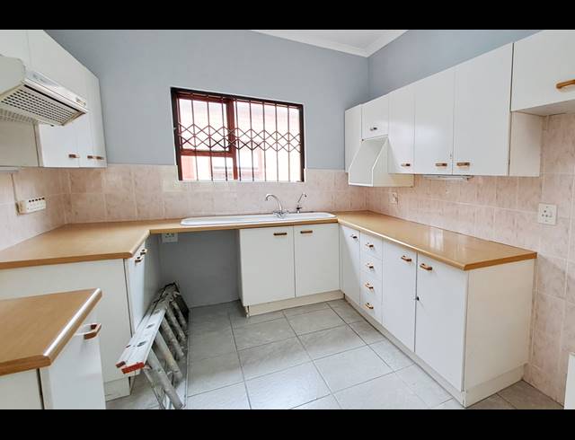 2 BEDROOM TOWNHOUSE RENTED IN FERNGLEN